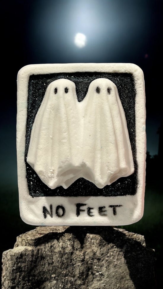 No Feet Ghost Bath Bomb